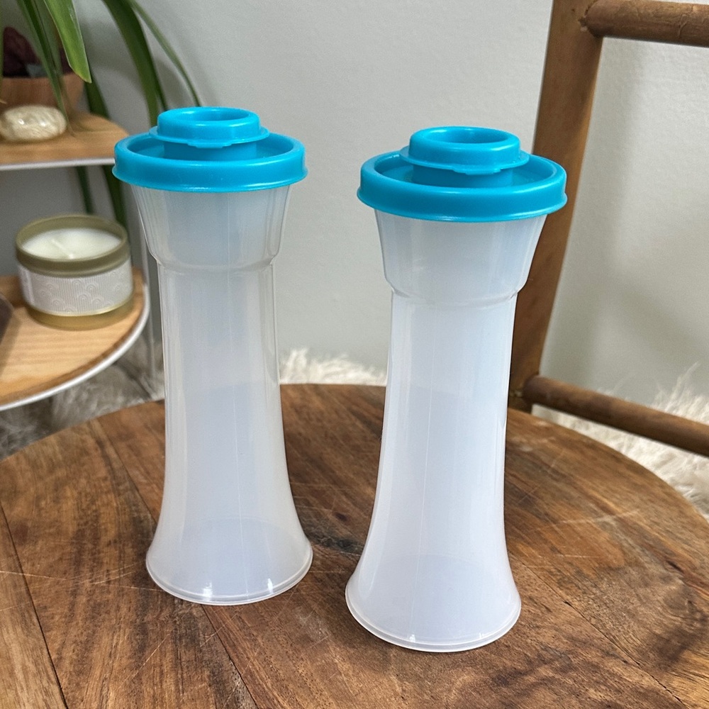 Tupperware Hourglass Salt & Pepper Large 6" Shakers Sheer With Blue Lids